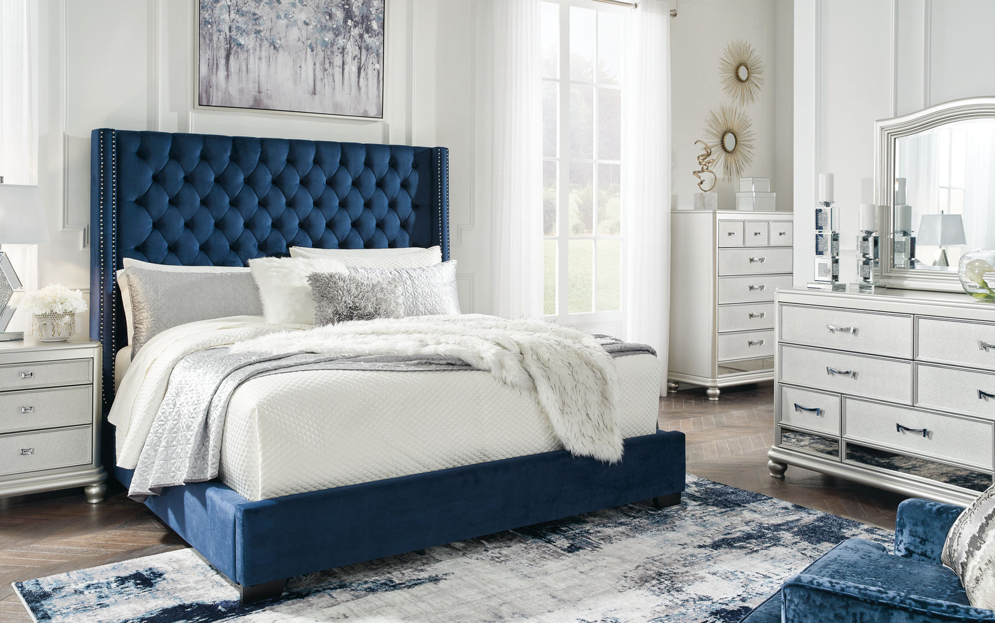 Coralayne - Upholstered Bed