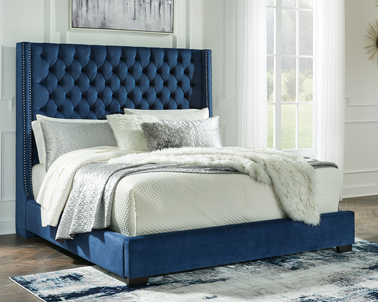 Coralayne - Upholstered Bed