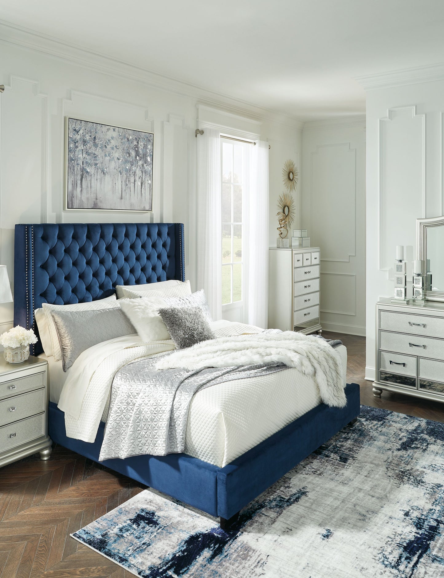 Coralayne - Upholstered Bed