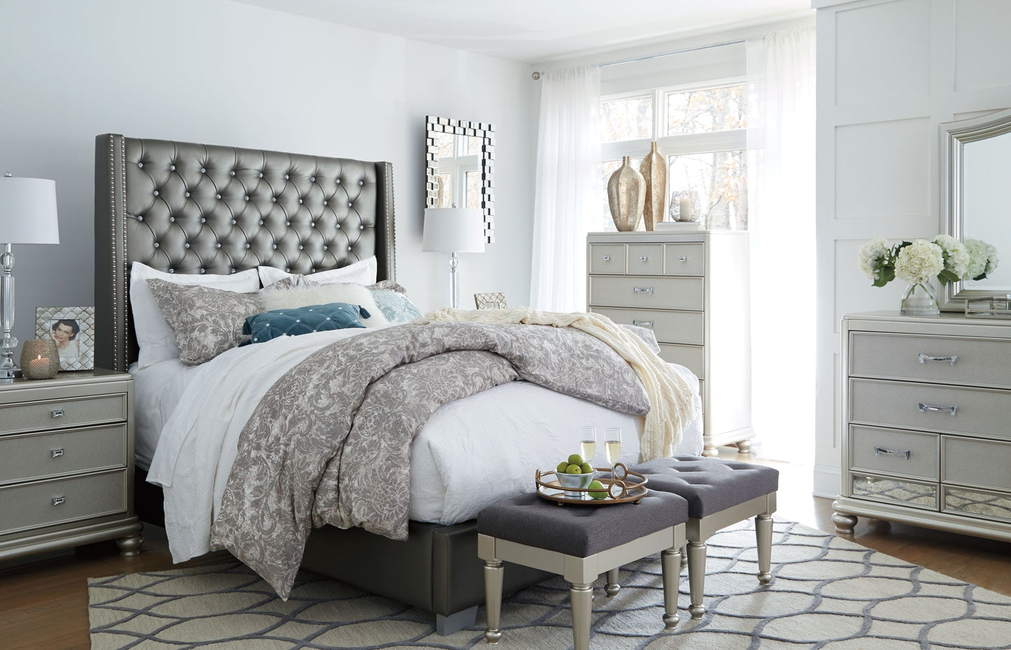 Coralayne - Upholstered Bed