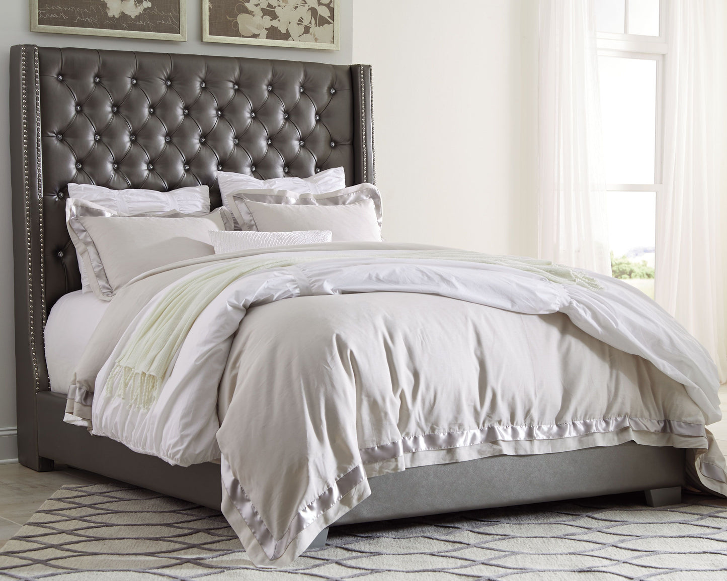 Coralayne - Upholstered Bed