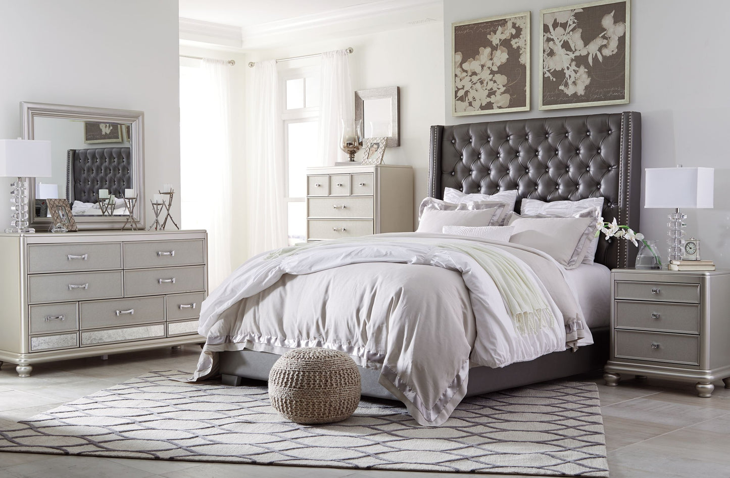 Coralayne - Upholstered Bed